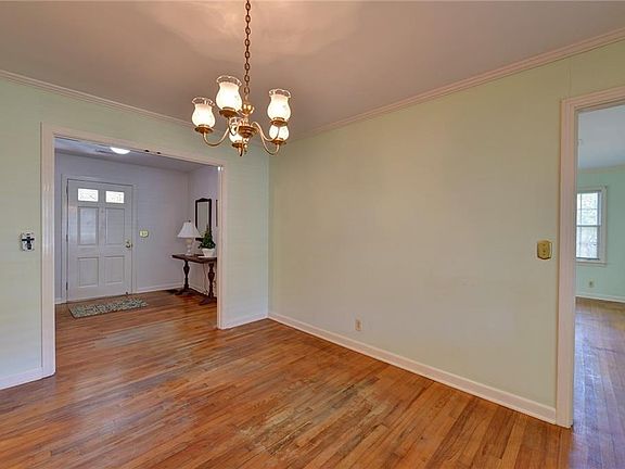 2nd image of 633 Bartow St