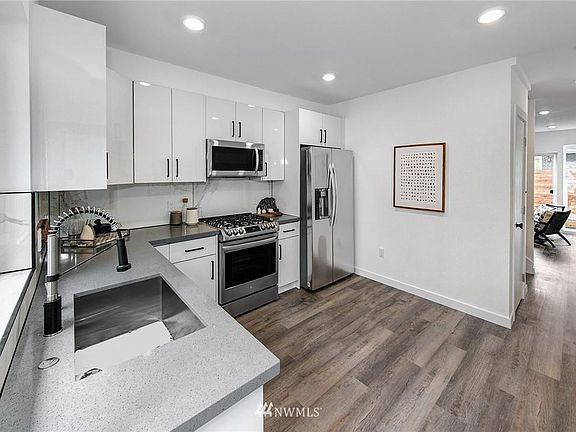 5th image of 933B NW 52nd St