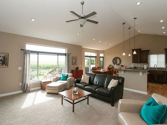 3rd image of 550 Strathmoor Dr