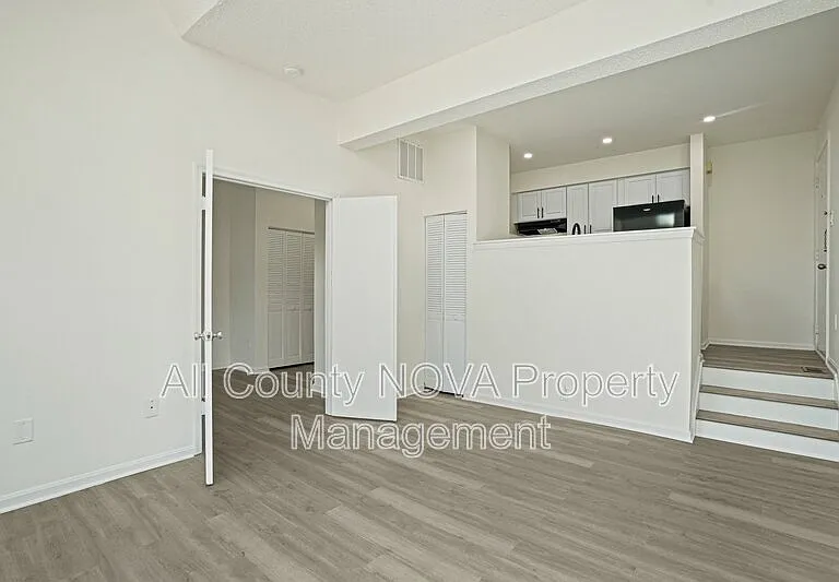 1611 Carriage House Ter #1611 — Photo 4