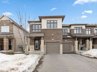 320 Lipizzaner St, Ottawa, ON K2S0X9