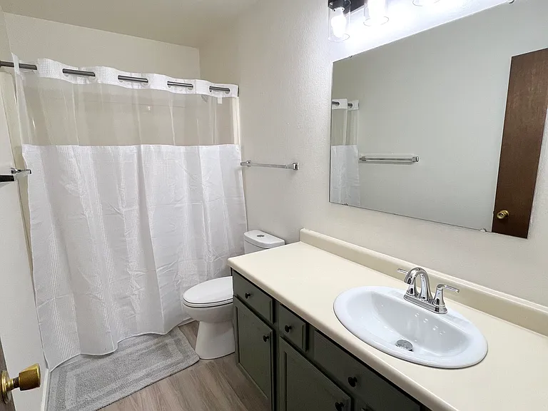 219 14th Ave S #4 — Photo 20