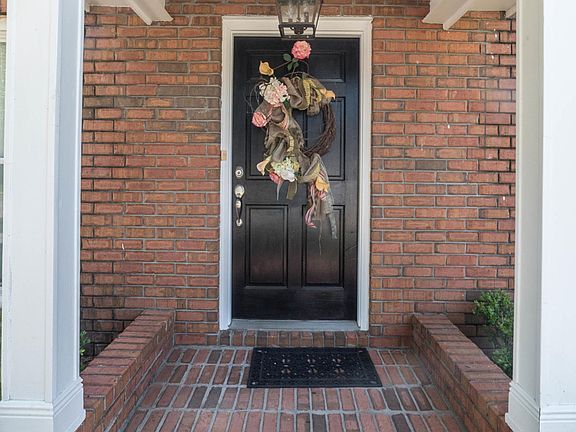 4th image of 933 Savannah Pl