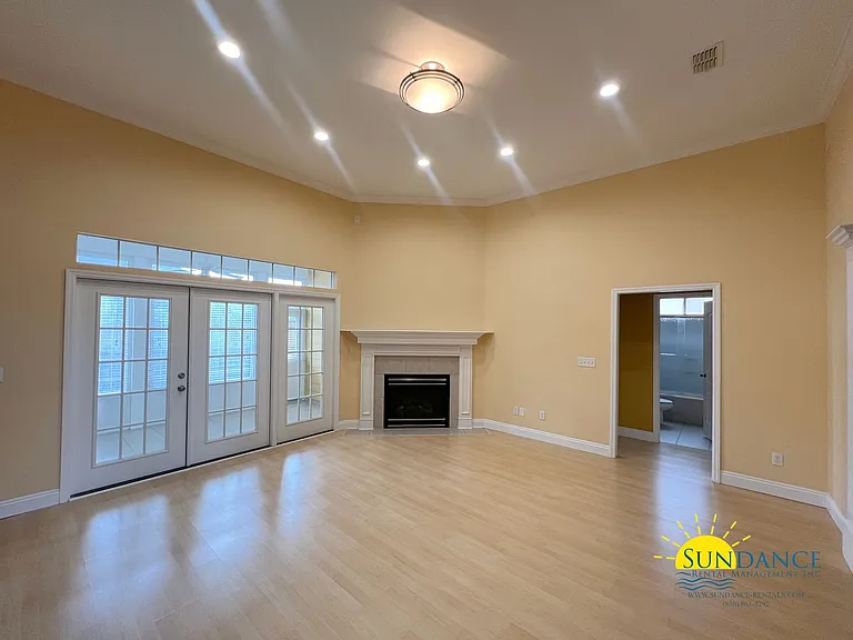 1548 Venice Ave — Photo 3
