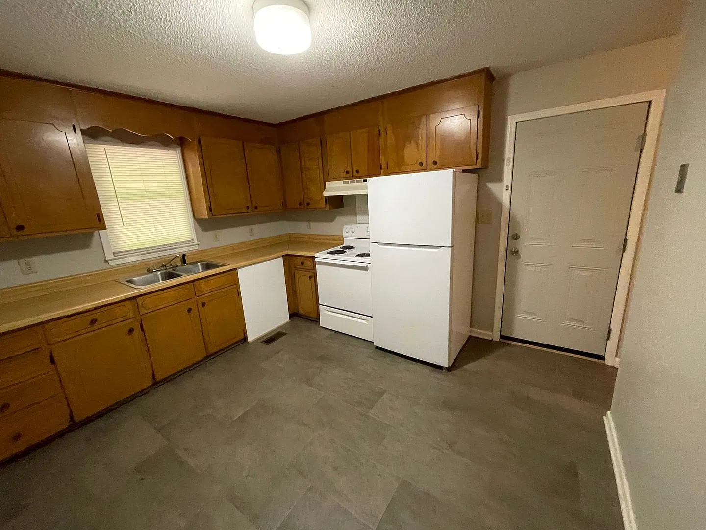 SHJ131-1135 Bridges Street — Photo 4