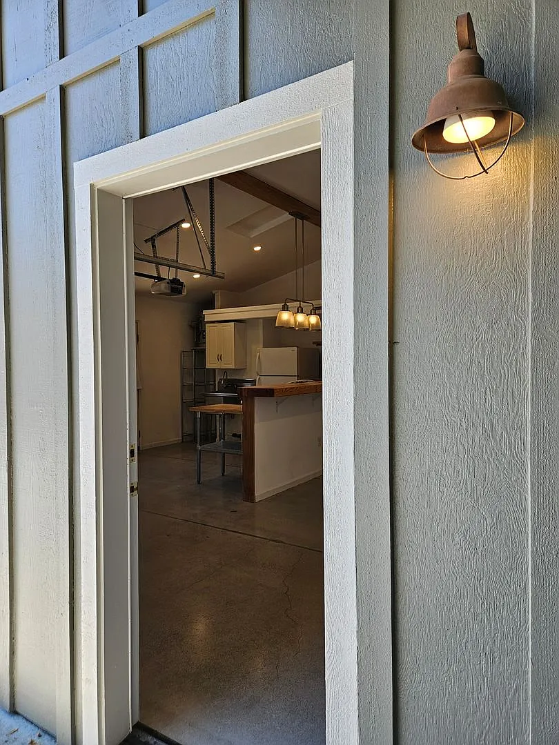 **Move- In Special, $500 Off First Month's Rent! 1 Bedroom 1 Bathroom Detached ADU with A/C and a... — Photo 3