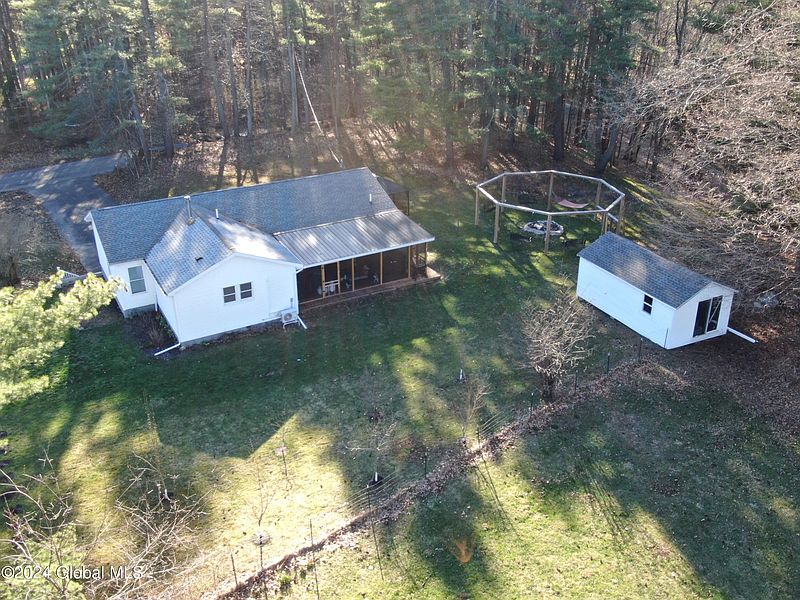 4th image of 138 N 2nd Avenue