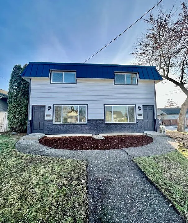 902 E Division St #902