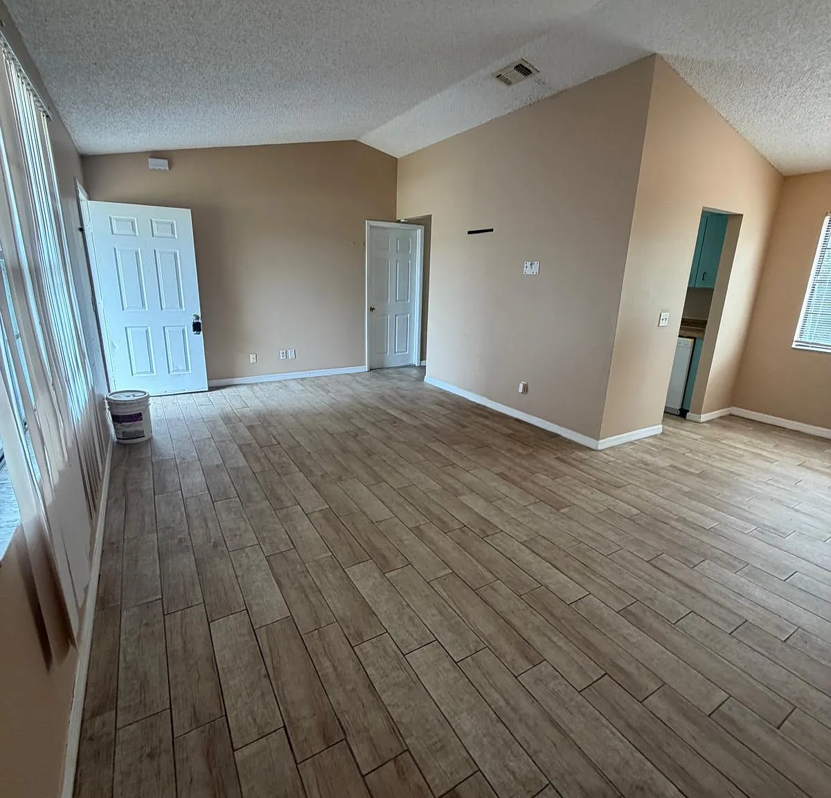 3 bed, 1304 sqft, $1,950 — Photo 4