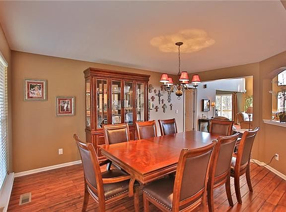 3rd image of 502 Garden Dr