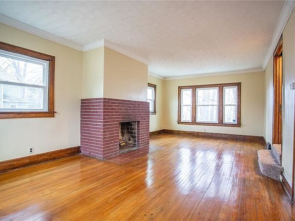 5th image of 20145 Hillcrest Dr