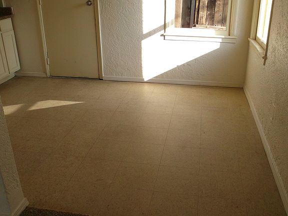 3rd image of 1249 E Yale Ave