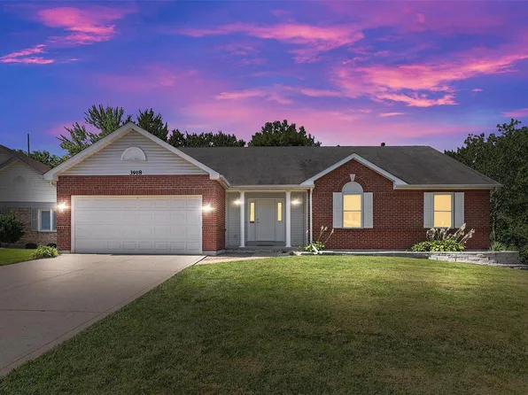 3918 Laux Dr, Bridgeton, MO 63044