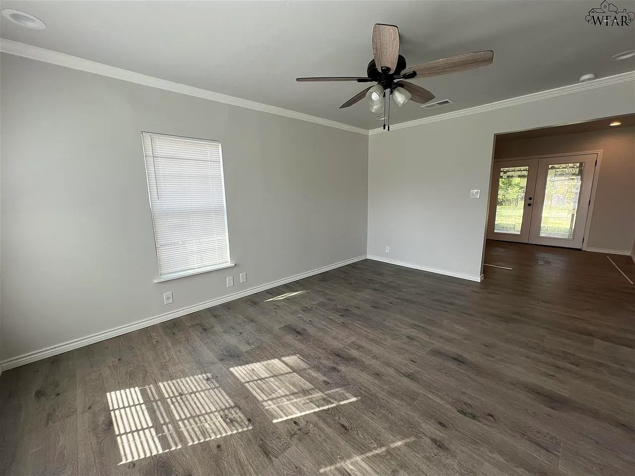 2 bed, 1.0 bath, 911 sqft, $1,375 — Photo 2