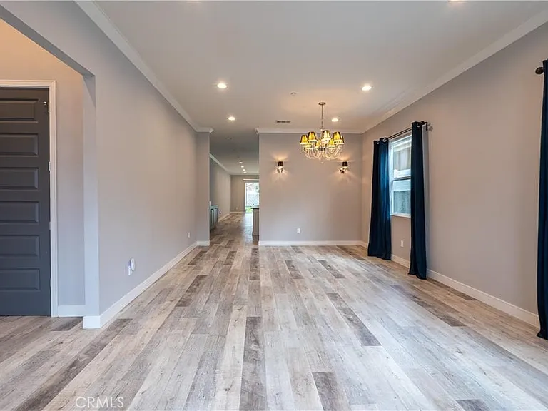 6940 Peach Ave — Photo 6