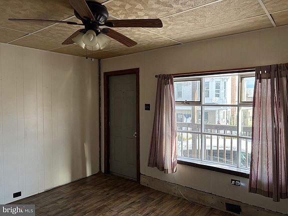 4th image of 203 Haven St