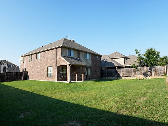 2nd image of 900 Putman Dr