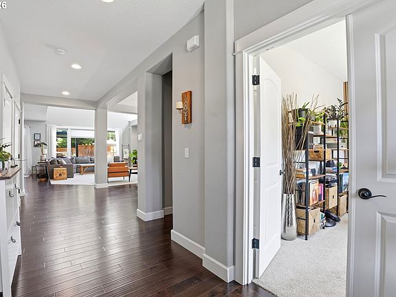 4th image of 2709 SW 43rd St