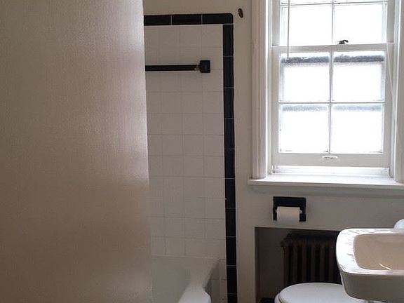 5th image of 1910 E Park Pl APT 3