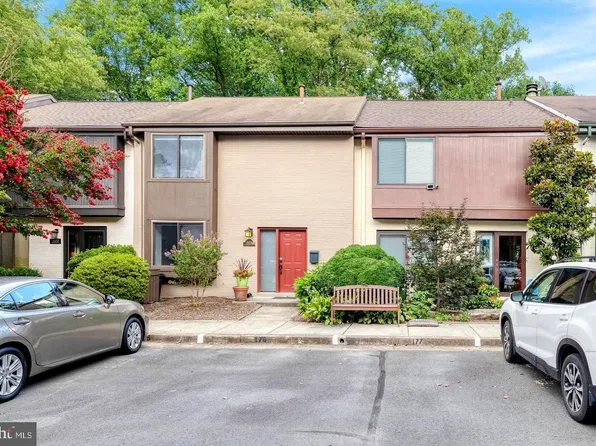 2053 Golf Course Dr, Reston, VA 20191