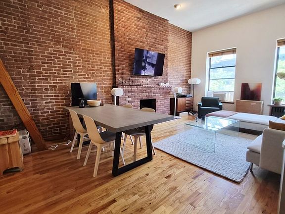 2nd image of 27 W 75th St APT 4A
