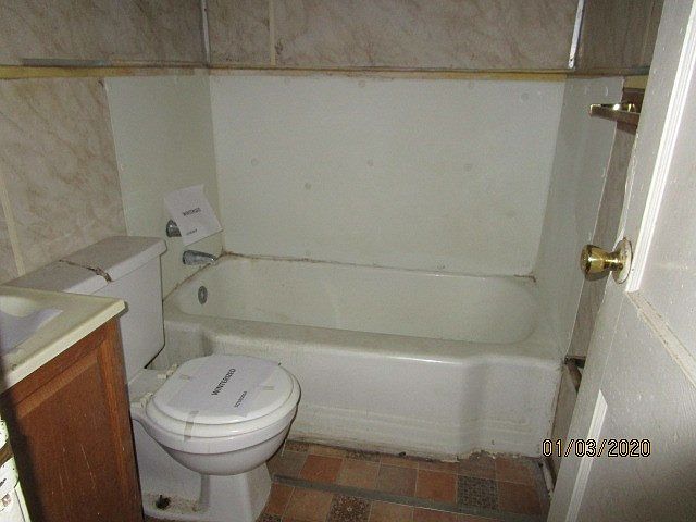 2nd image of 810 9th Ave NW