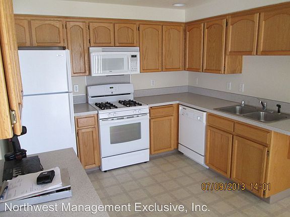 3rd image of 5800 NE 36th Ave APT A