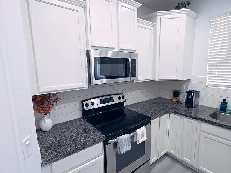 S 35th Pl — Photo 9