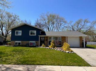 890 Olive St, Hoffman Estates, IL 60169