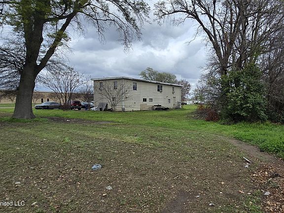 3rd image of 102 2nd St