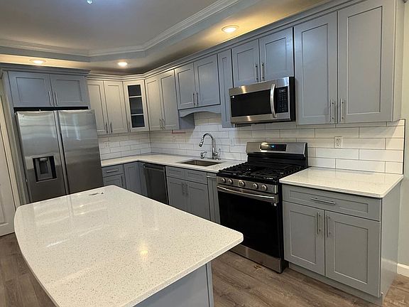 4th image of 729 Orchard St #2