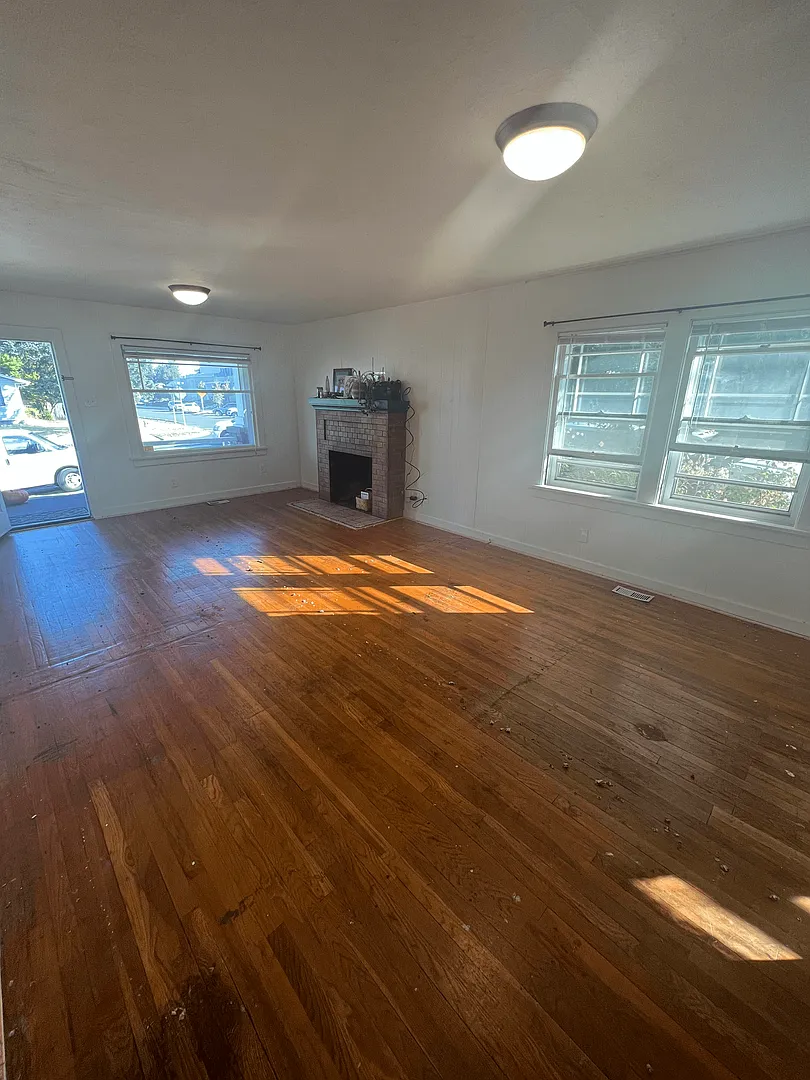 3bd/1ba Craftsman in Tacoma — Photo 3