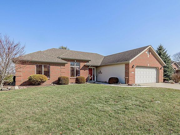 2nd image of 301 S Eagle Glen Trl