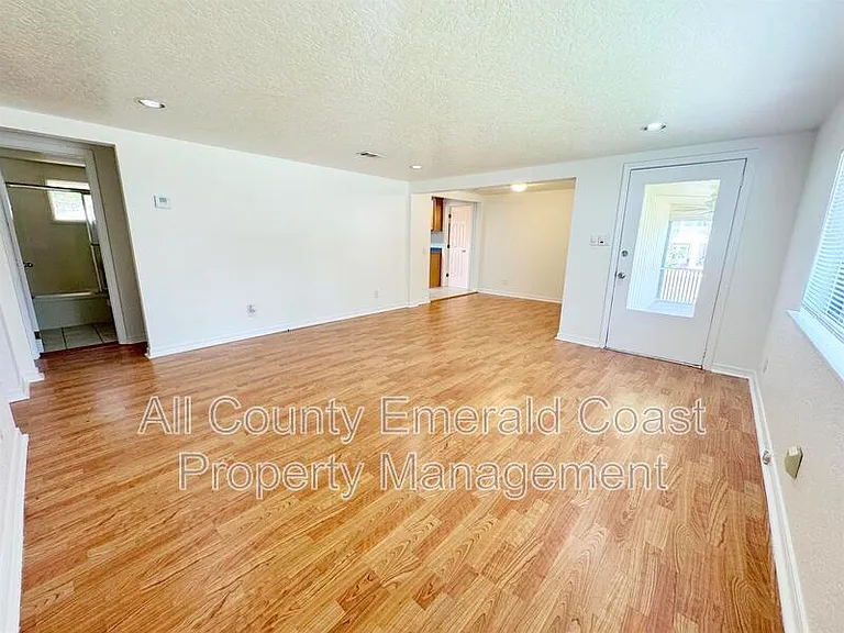 733 Beach Dr — Photo 10