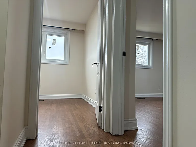 7490 Middleshire Dr — Photo 33