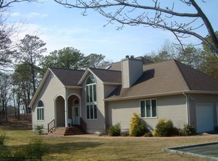 35 Red Creek Cir, Hampton Bays, NY 11946