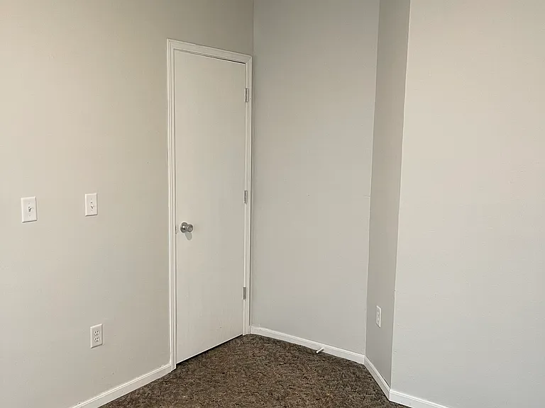 407 N Dubuque St #2 — Photo 6