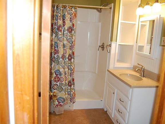 5th image of 606 E 15th St
