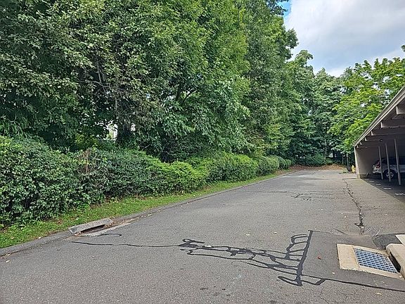 5th image of 37 Charlton Hill Rd