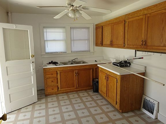 4th image of 4105 Lincolnway E