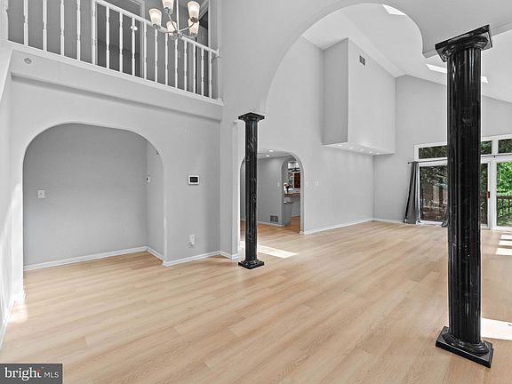 5th image of 455 Copper Beech Cir