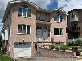 231 11th St #B, Palisades Park, NJ 07650