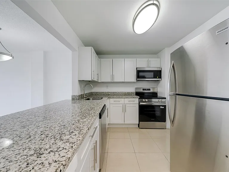 9001 SW 77th Ave #C803 — Photo 4