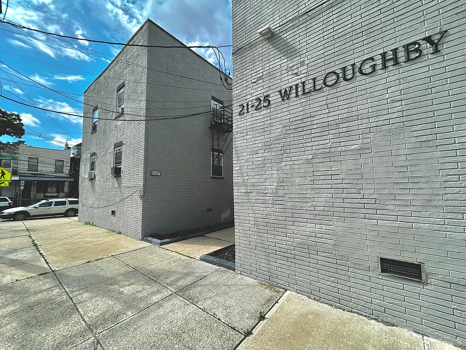 Building Photo 4