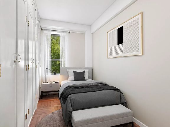 3rd image of 70 Park Ter W APT E22