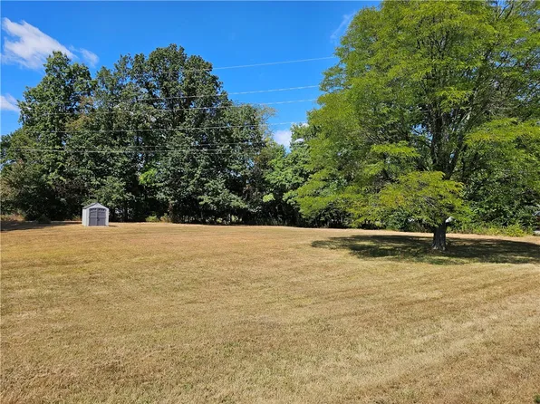 301 Granada Dr, Effingham, IL 62401