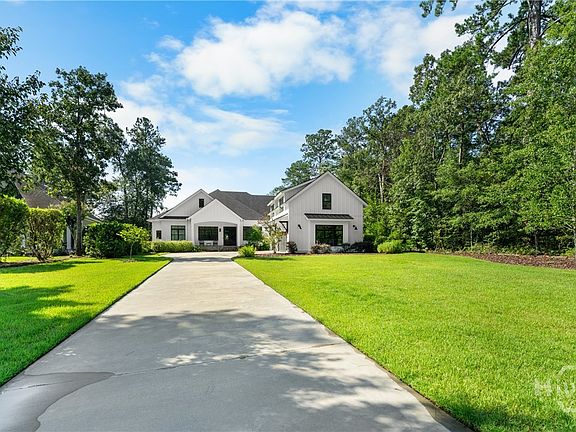 4th image of 83 Crestwood Drive