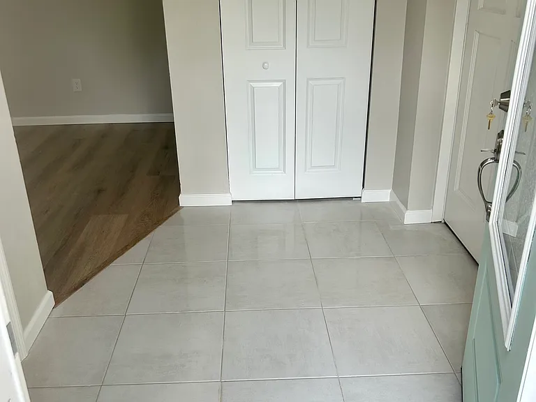 427 S Alderwood St — Photo 3
