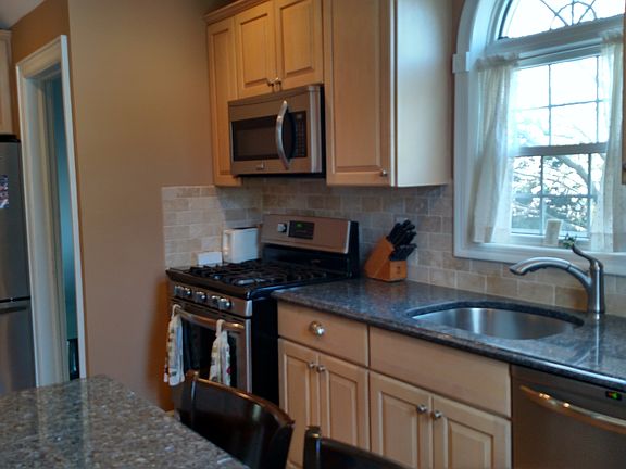3rd image of 72 Horton St