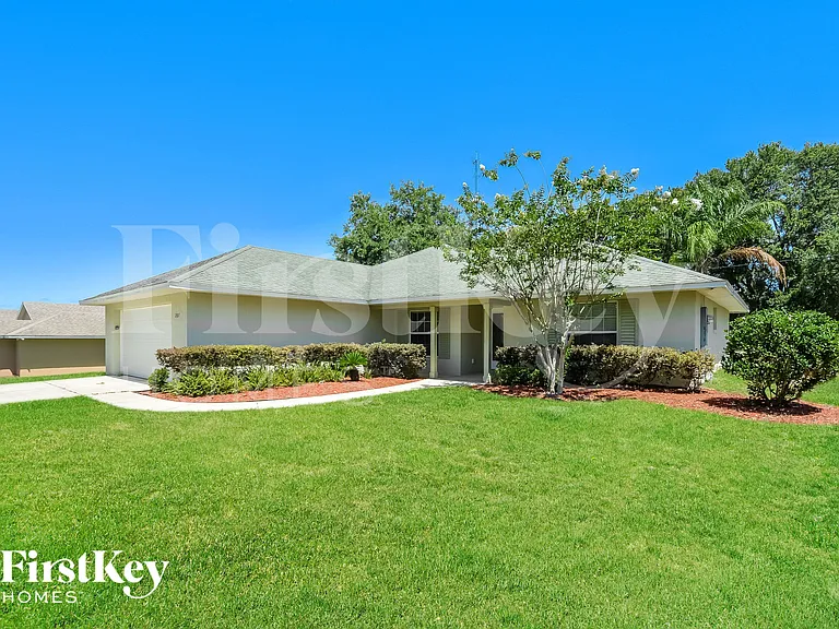 207 Shannon Ln — Photo 2